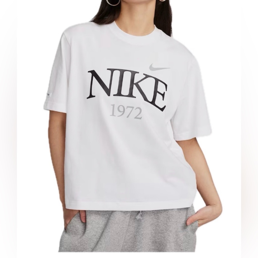 NWOT. Nike Sportswear Classic T. Size S. - Picture 13 of 13